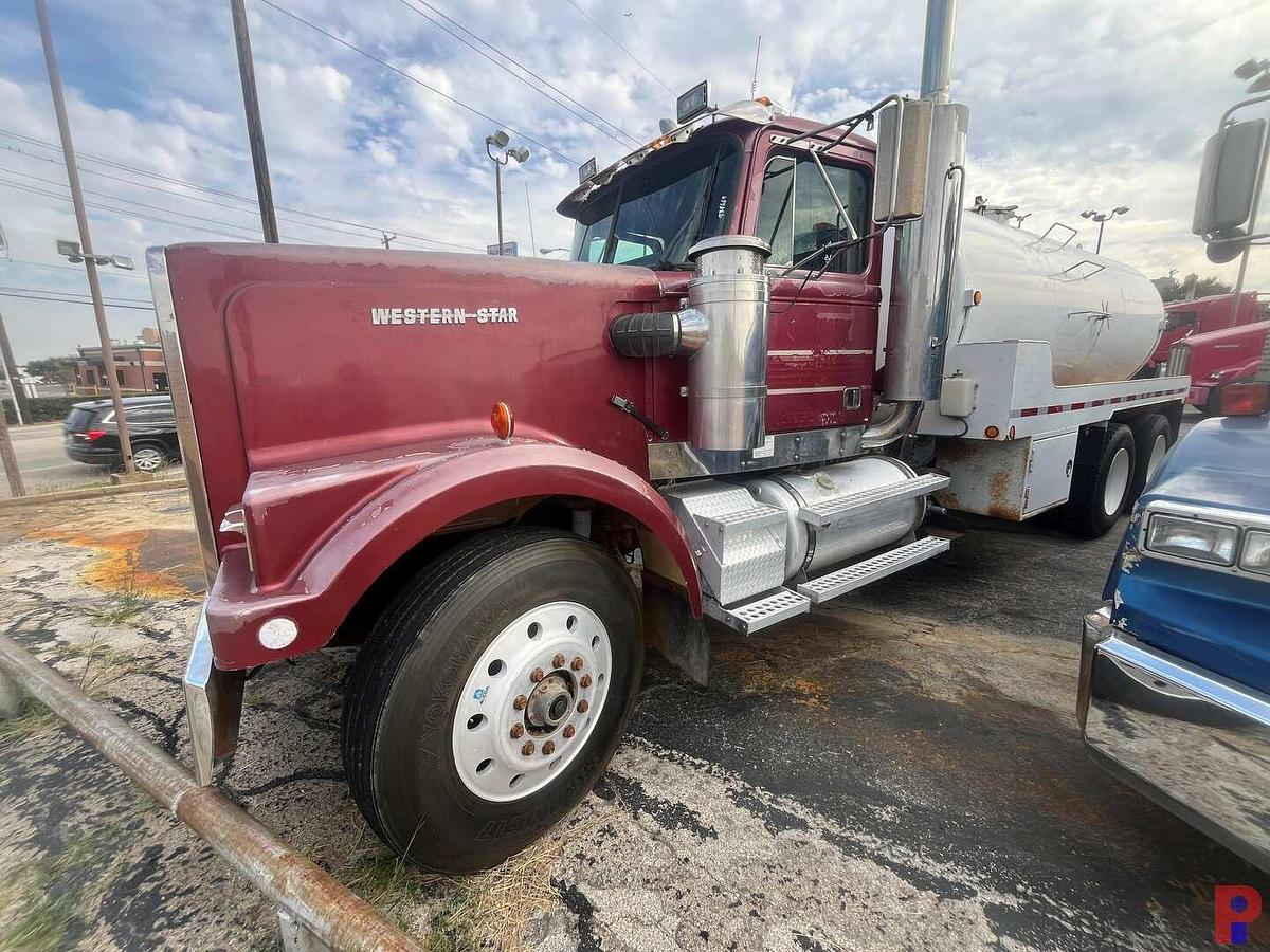 Used 1994 WESTERN STAR 4900 T/A 80 BBL VACUUM TRUCK