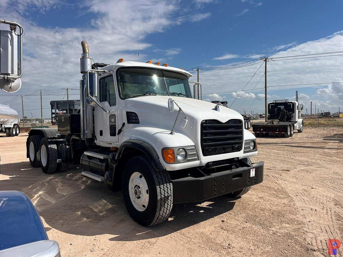 Used 2004 MACK CV713 T/A DAYCAB KILL TRUCK