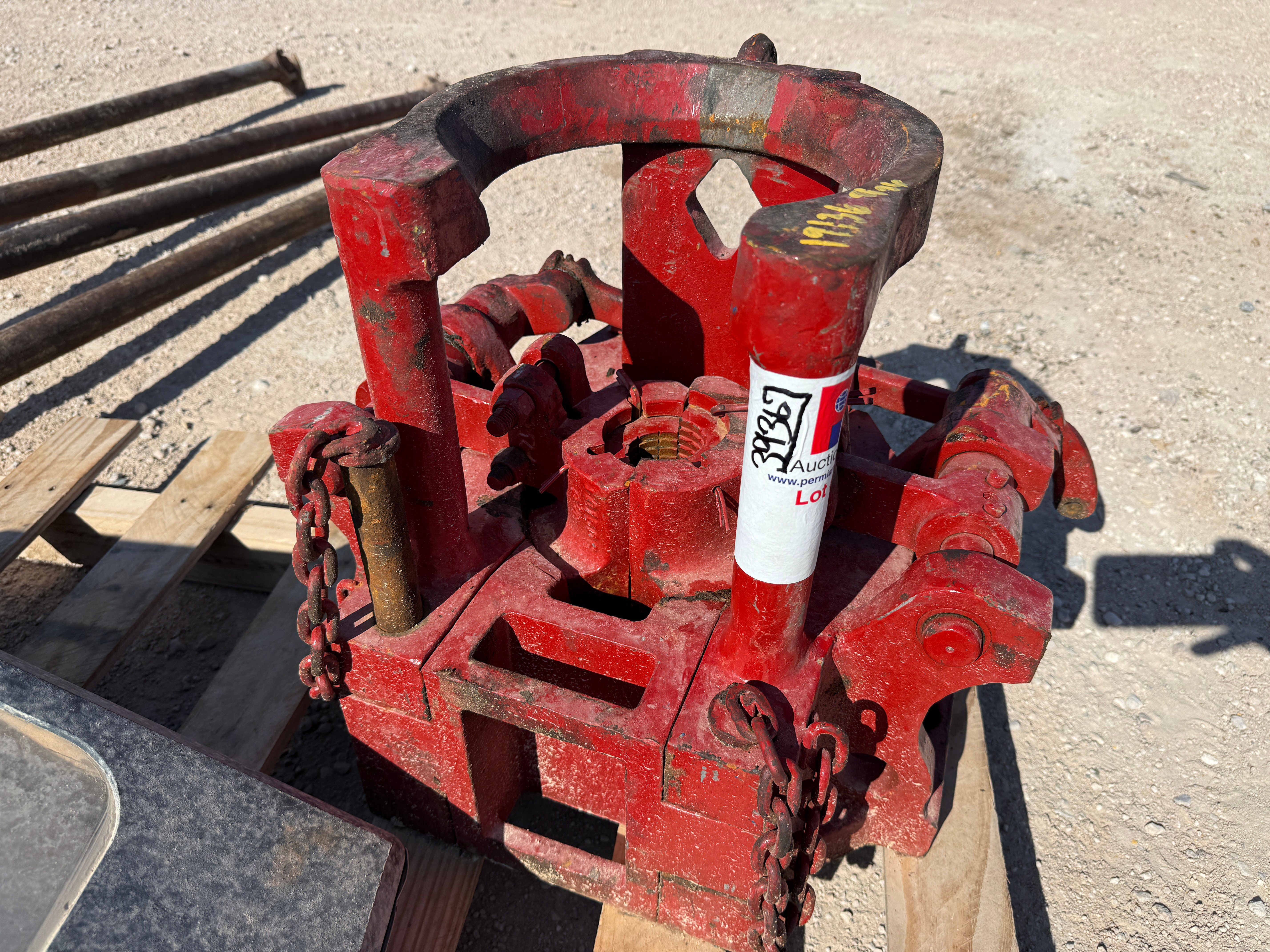 Used 120-TON MODEL CHD TUBING SPIDER AIR SLIP DRESSED F/ 2-3/8” (NO AIR CYLINDER)