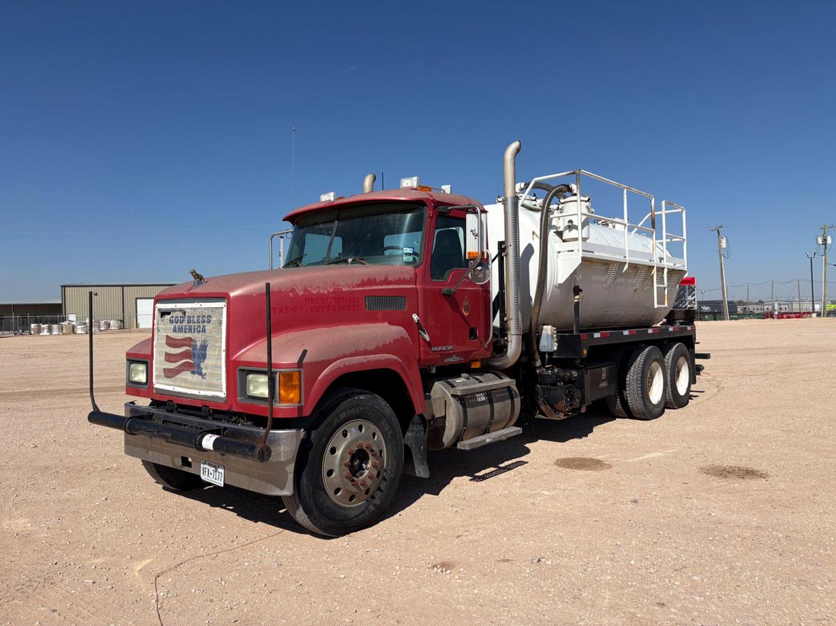 Used 2009 MACK PINNACLE T/A DAYCAB VACUUM TRUCK