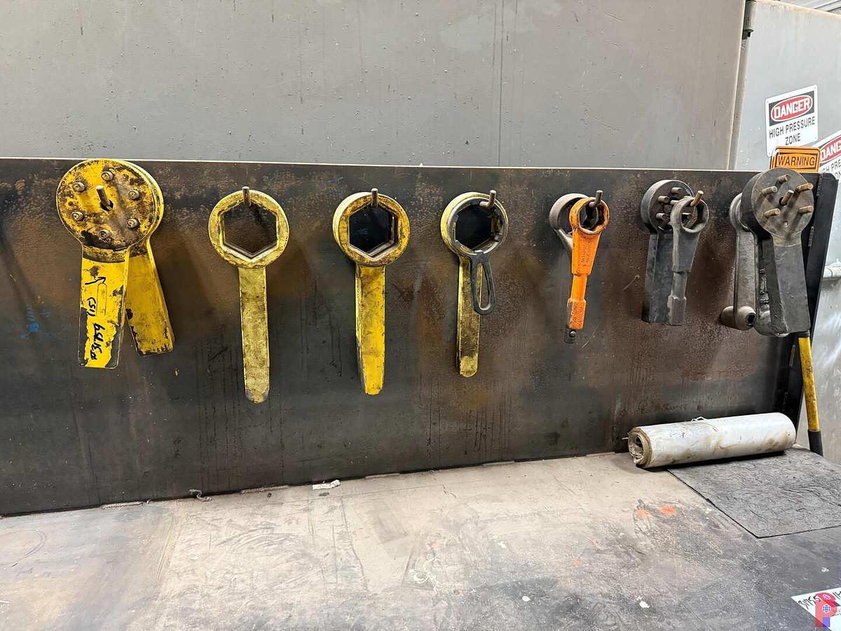 Used (19) 2-3/8” - 4-1/16” HAMMER & PLUG VALVE WRENCHES