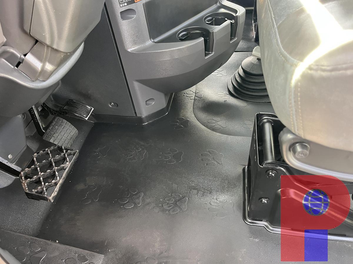 Used 2015 MACK PINNACLE CHU613 T/A DAY CAB TRUCK