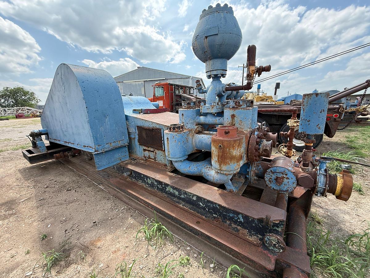 Used CONTINENTAL EMSCO DB-550 DUPLEX MUD PUMP W/ EATON 18”AIRFLEX CLUTCH, SKIDDED