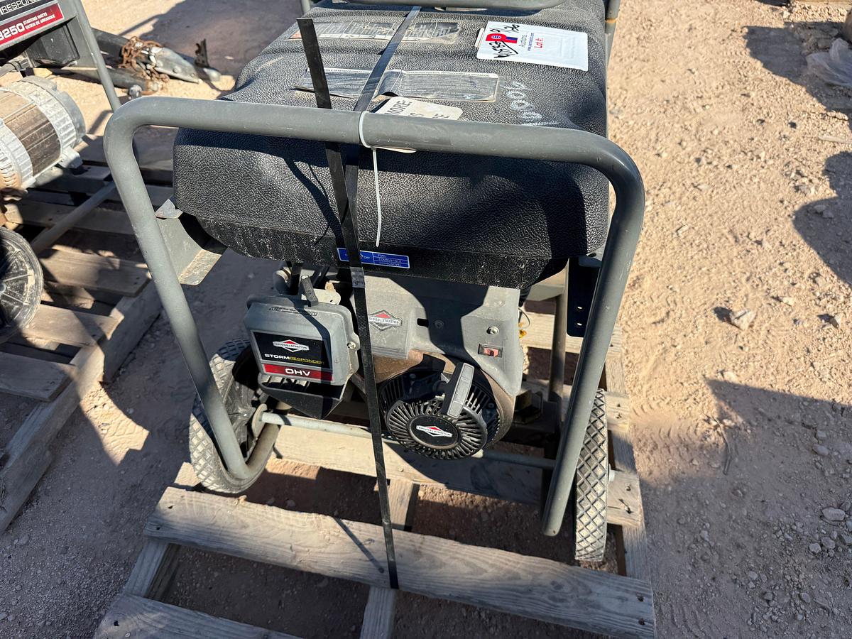 Used STORM RESPONDER MODEL 030430 / 5500 AC WATTS / 120/240-VOLTS P/B BRIGGS&STRATTON GAS ENGINE PORTABLE GENERATOR