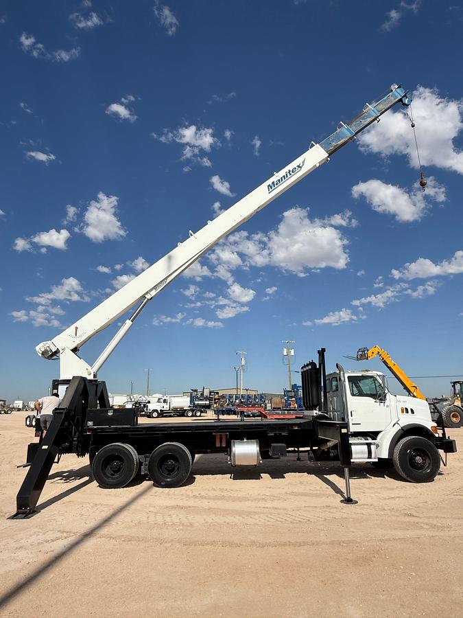 Used 2007 STERLING LT7500 SERIES T/A DAYCAB 30-TON CRANE TRUCK