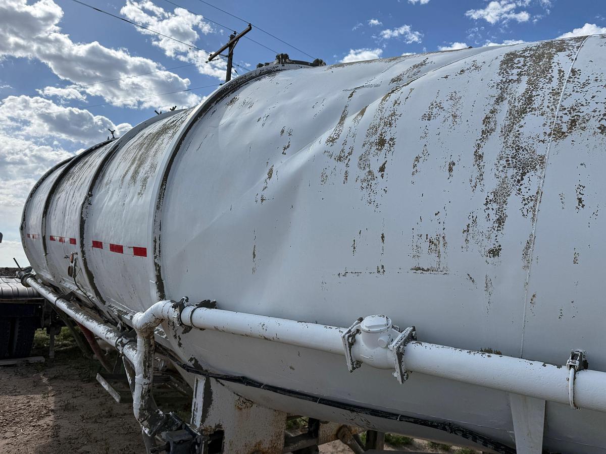 Used 1966 FRUEHAUF   T/A PNEUMATIC DRY BULK TRAILER