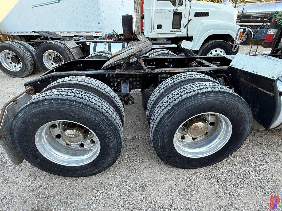Used 2014 MACK CHU613 PINNACLE T/A DAY CAB TRUCK TRACTOR
