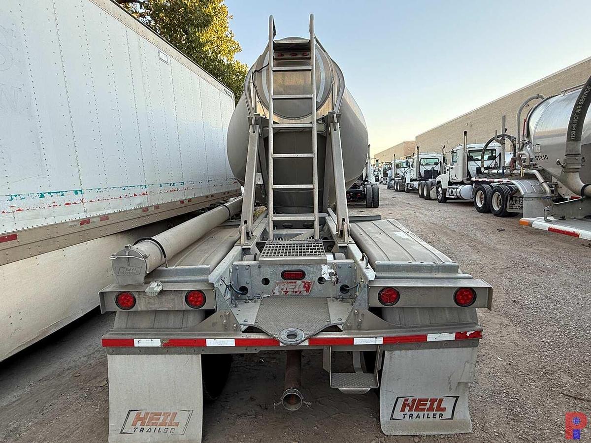 Used 2017 HEIL 1040 CF T/A PNEUMATIC BULK TRAILER