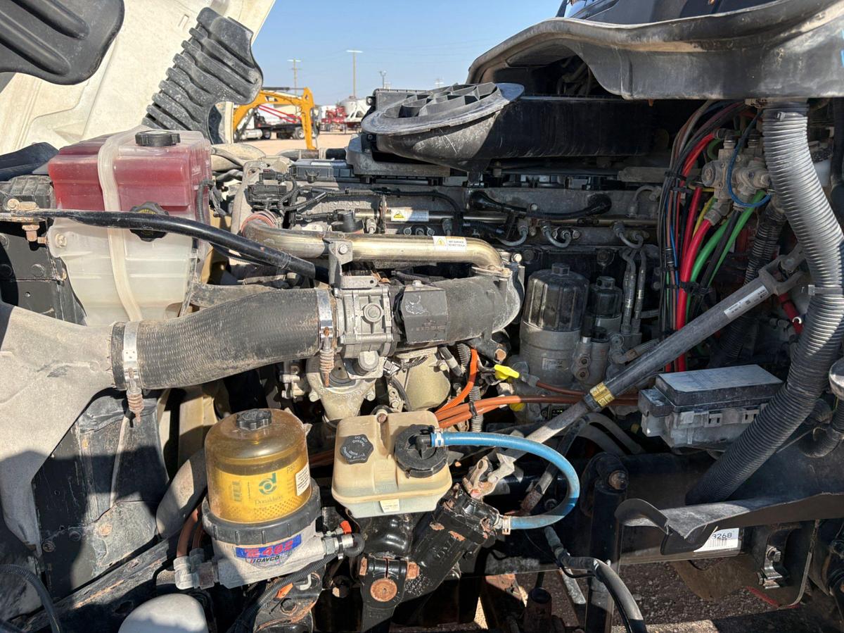 Used 2013 FREIGHTLINER CASCADIA