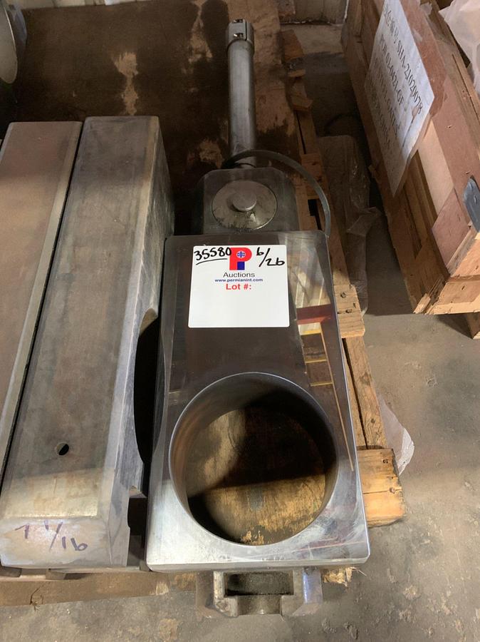 Used (12) 7 1/16 Valve Gates