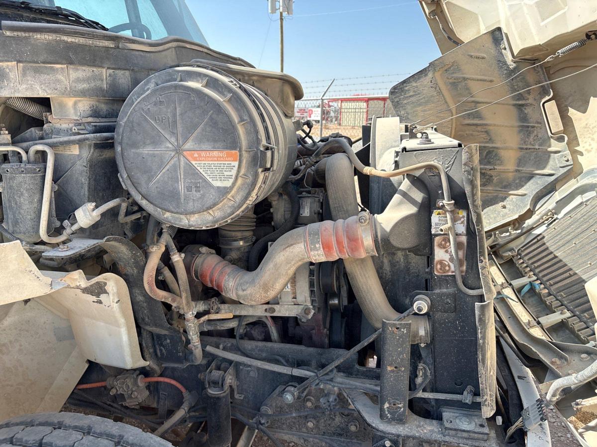 Used 2009 INTERNATIONAL DURASTAR 4400 S/A DAYCAB WIRELINE TRUCK