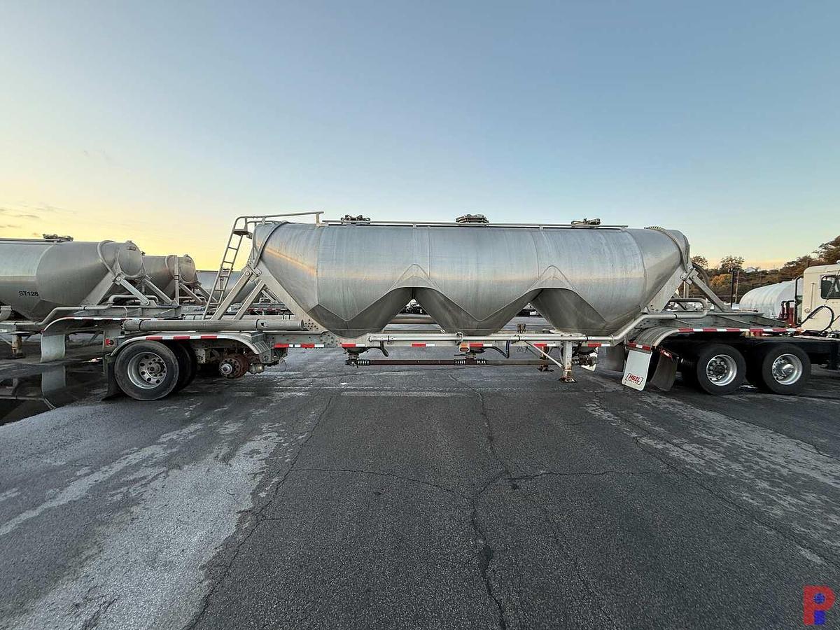 Used 2017 HEIL 1040 CU. FT T/A DRY BULK    PNEUMATIC TRAILER