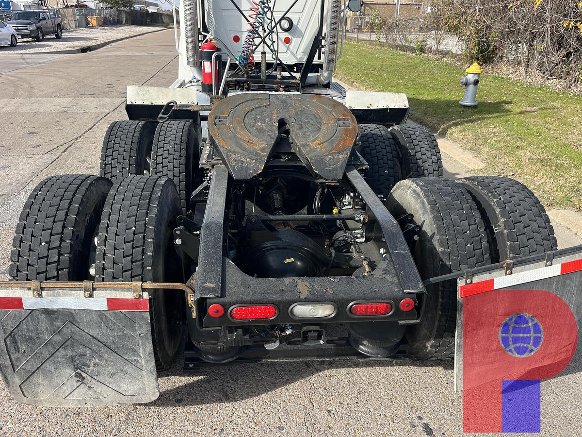 Used 2014 MACK PINNACLE CHU613 T/A DAY CAB TRUCK