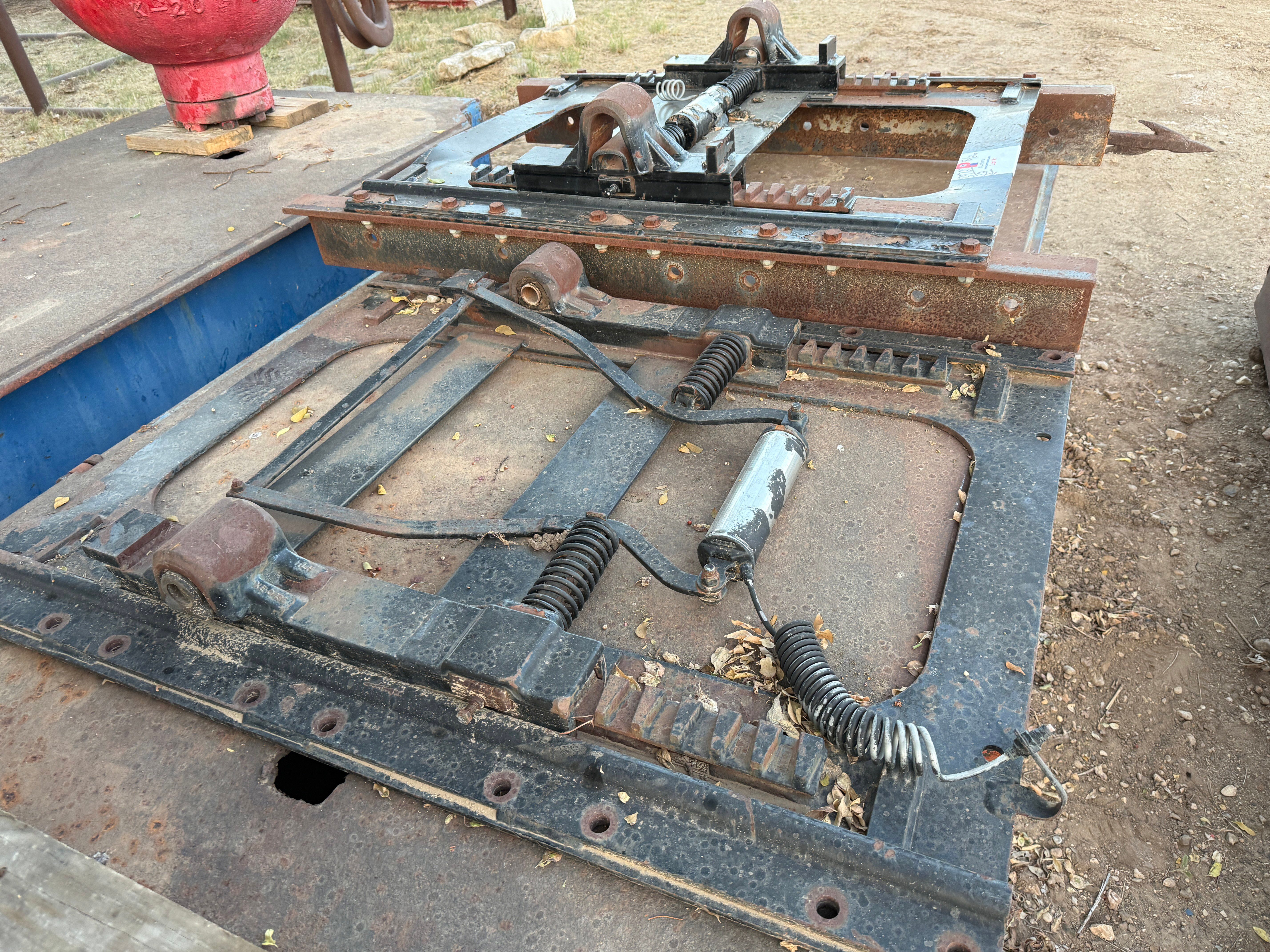 Used (2) AIR SLIDE FIFTH WHEEL BASE PLATES & TRACKS