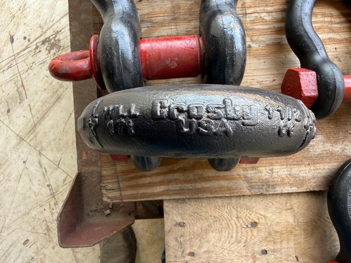 Used PALLET OF ( 30) ASSORTED 3 ¼ TON THRU 25-TON CROSBY SHACKLES