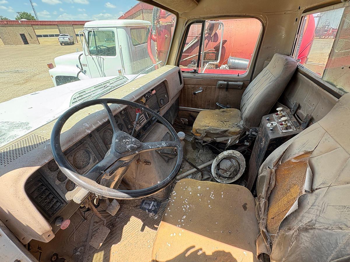Used 1984 INTERNATIONAL 1954 S/A DAYCAB VACUUM TRUCK