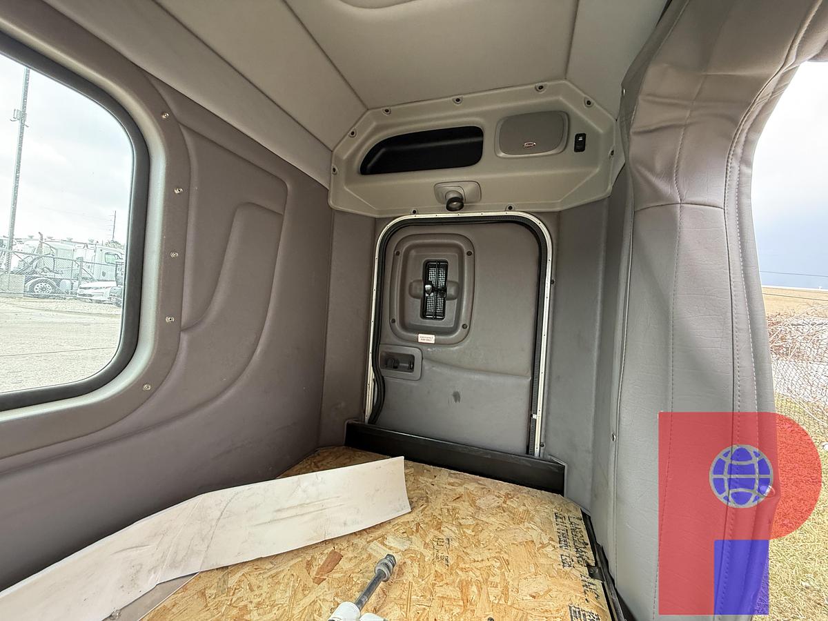 Used 36” PETERBILT SLEEPER W/ AIR RIDE COMPONENTS