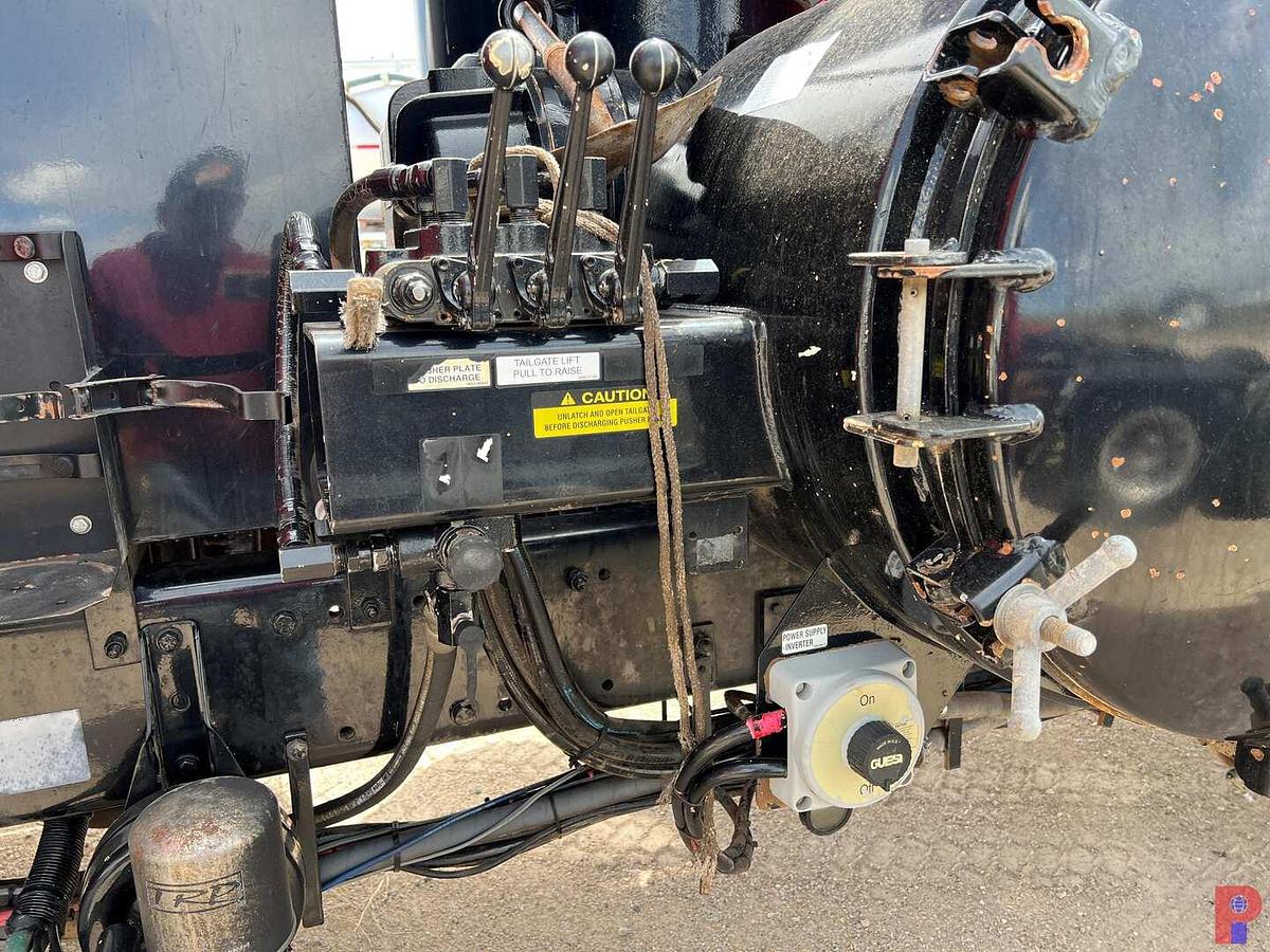 Used 2004 PETERBILT 357 T/A HYDRO-VAC TRUCK