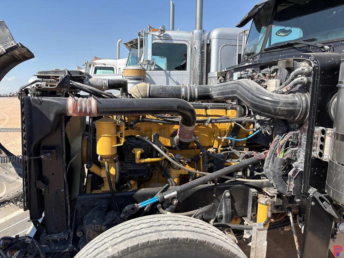 Used 2002 PETERBILT 379 EXT HOOD T/A 68” SLEEPER TRUCK