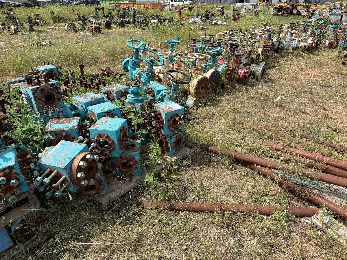 Used ROW / SECTION OF (30+) 2-1/16” 5M GATE VALVES, (25+) DSA FLANGES, (25+) FLUID CROSSES
