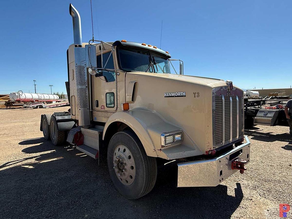 Used 2008 KENWORTH T800 T/A 36” SLEEPER 45K LBS. WINCH TRUCK