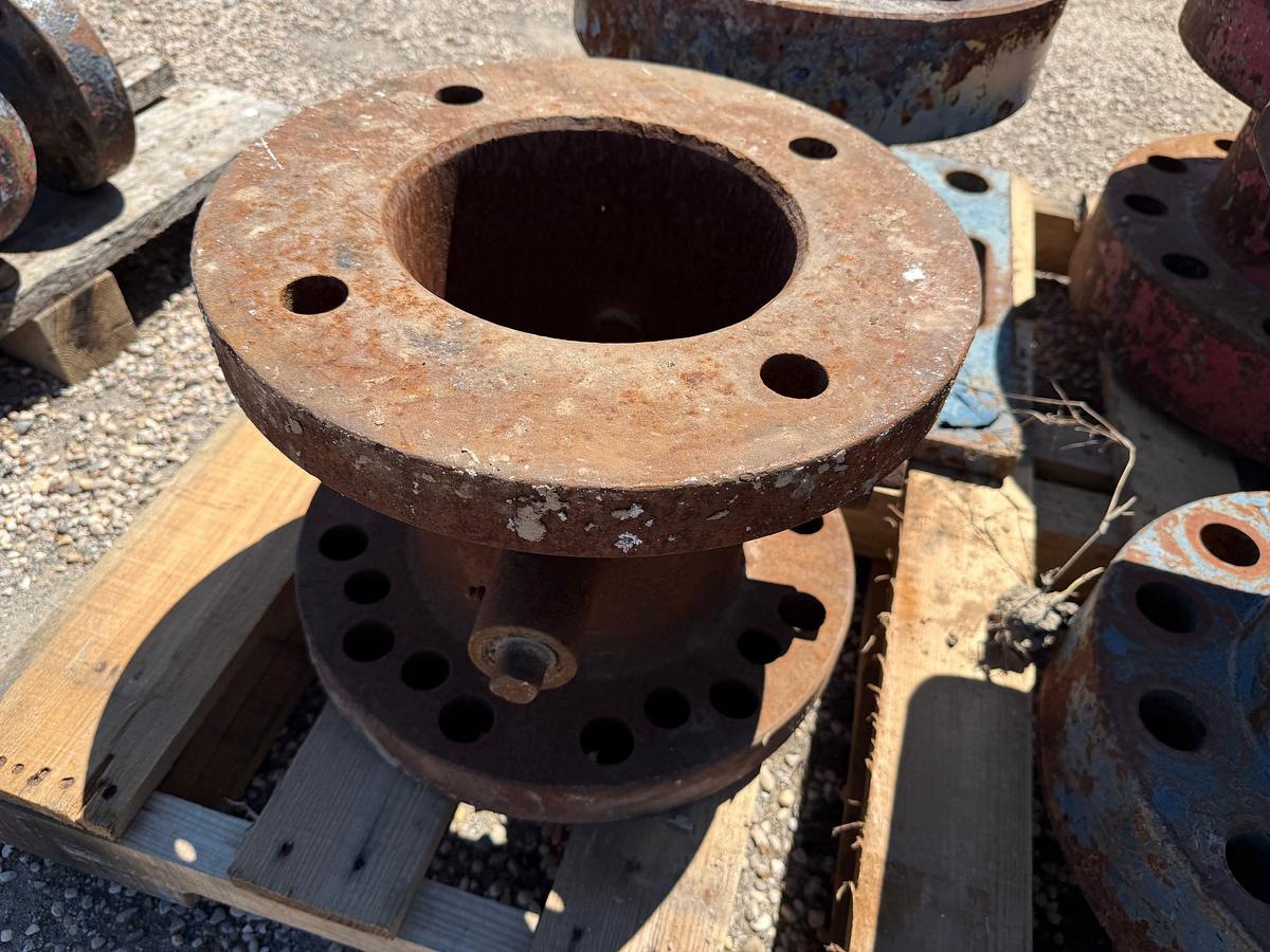 Used (2) PALLETS W/ (1) 7-1/16” X 13-1/2”H 15M SPOOL, (2) TRHD FLANGES W/ PLATES, (1) STRIPPER HEAD, (1) 15M TEST FLANGE, GATE VLV