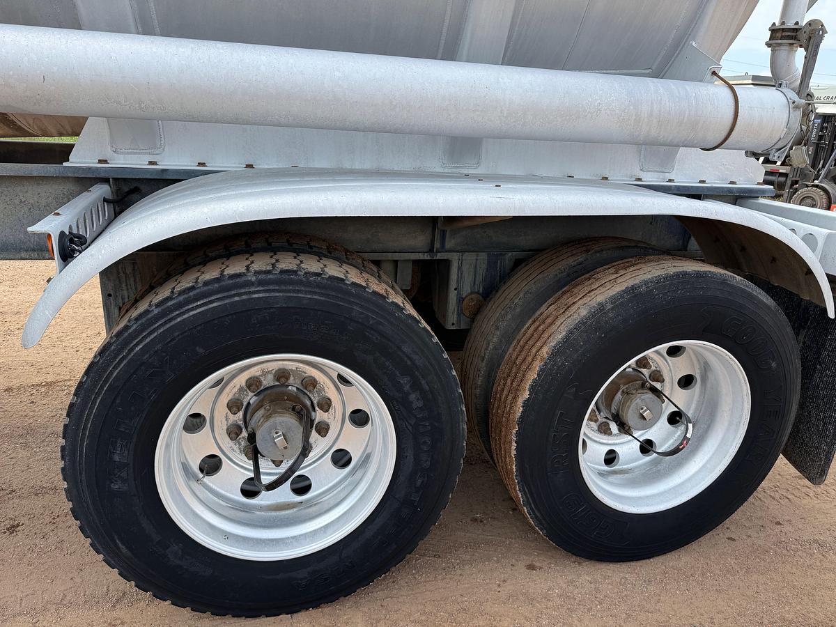 Used 2014 STEPHENS 6,800 GALLON DOT-407 4-AXLE PUP TRAILER