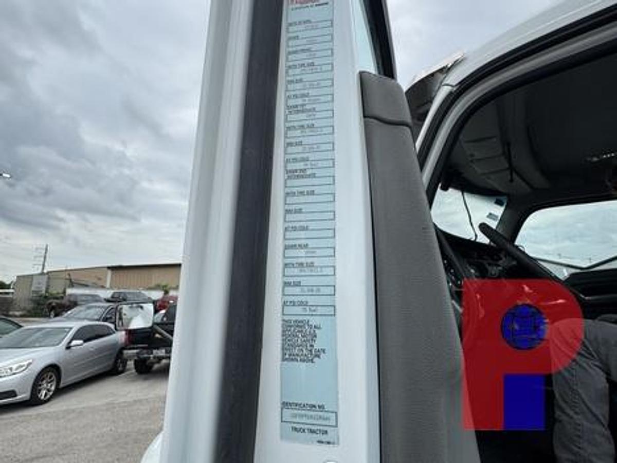 Used 2019 KENWORTH T680 T/A DAY CAB TRUCK TRACTOR