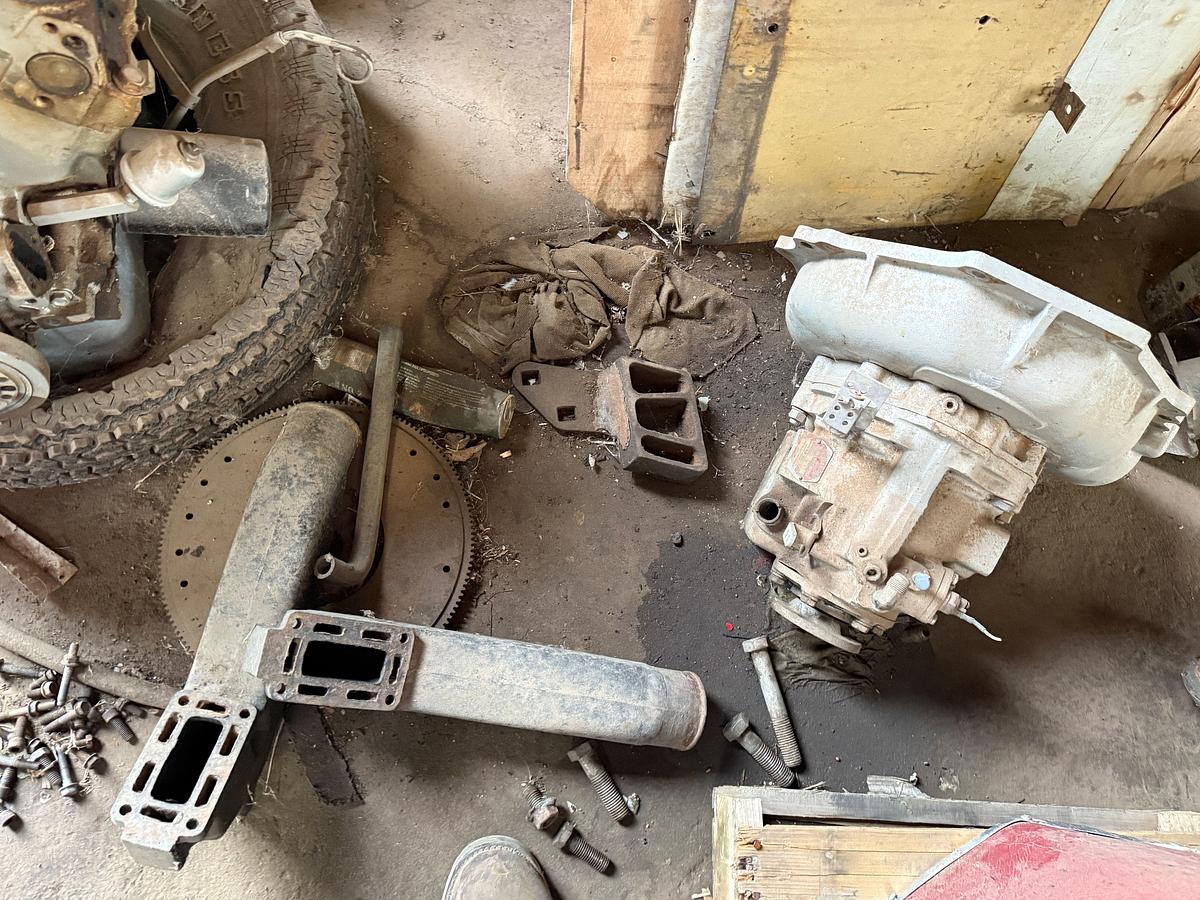 Used (2) FORD V-8  GAS ENGINE CORES F/ PARTS