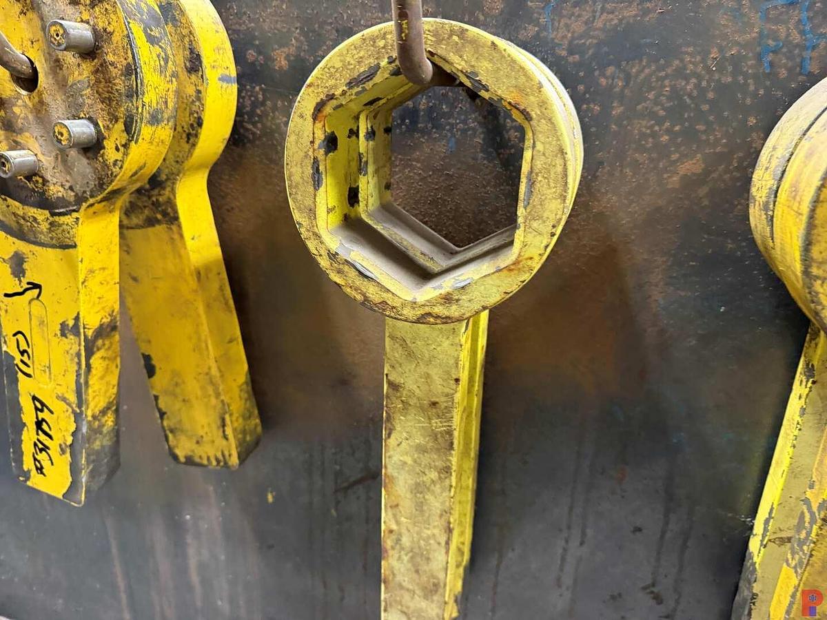 Used (19) 2-3/8” - 4-1/16” HAMMER & PLUG VALVE WRENCHES