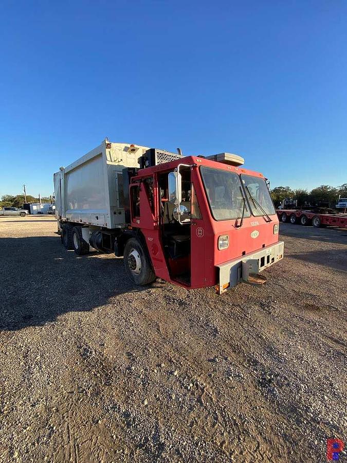 Used 2010 CRANE CARRIER LOW ENTRY T/A 25 YD HEIL REFUSE TRUCK