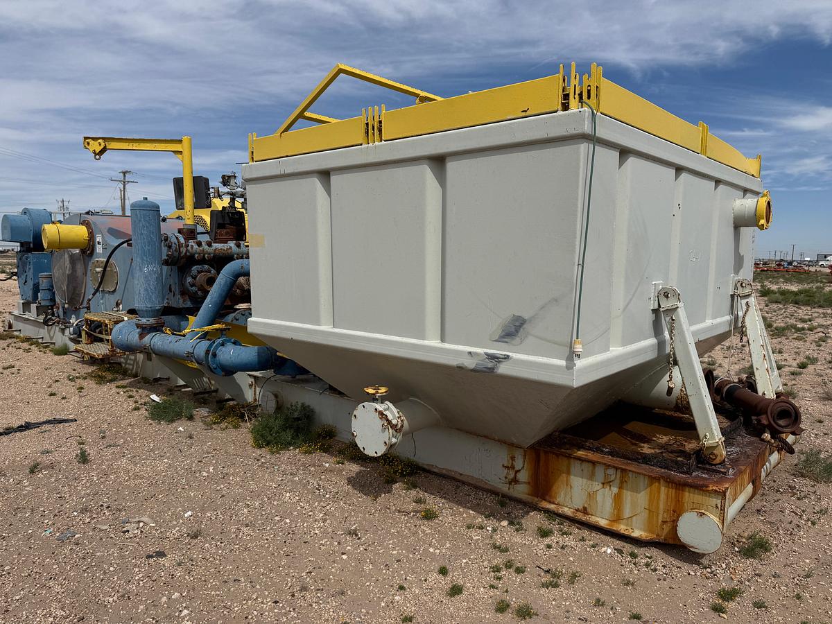 Used CONTINENTAL EMSCO FB-1600 5K WP TRIPLEX MUD PUMP W/ AC ELECTRIC MOTOR &  MIXING TANK SKIDDED