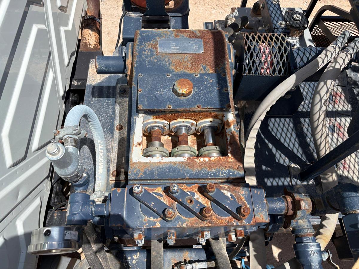 Used 2013 INTERNATIONAL WORKSTAR 7400 S/A CHEMICAL TREATER TRUCK