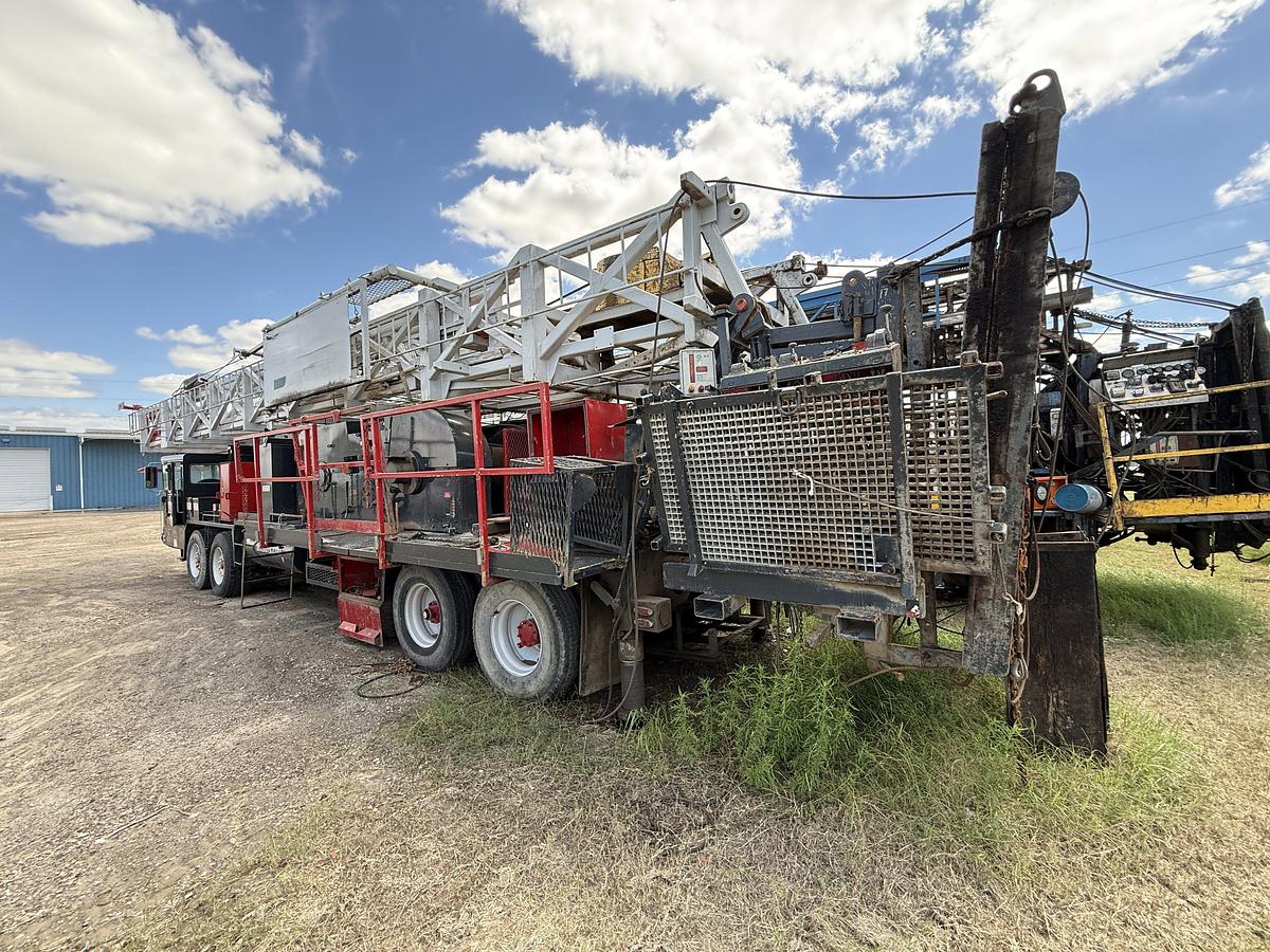 Used FRANKS EXPLORER III 96’-215K 4-AXLE WELL SERVICE WORKOVER RIG