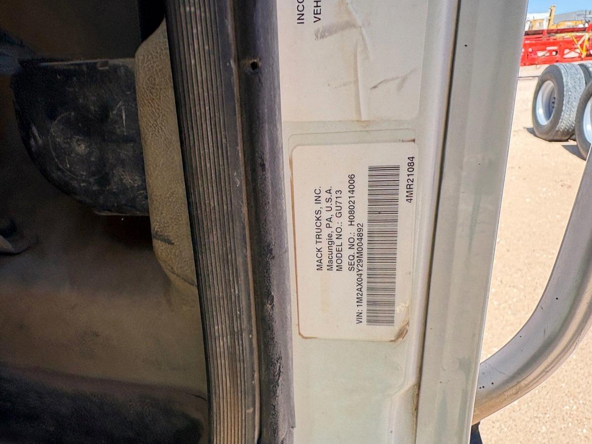 Used 2009 MACK GRANITE T/A DAYCAB HAUL TRUCK