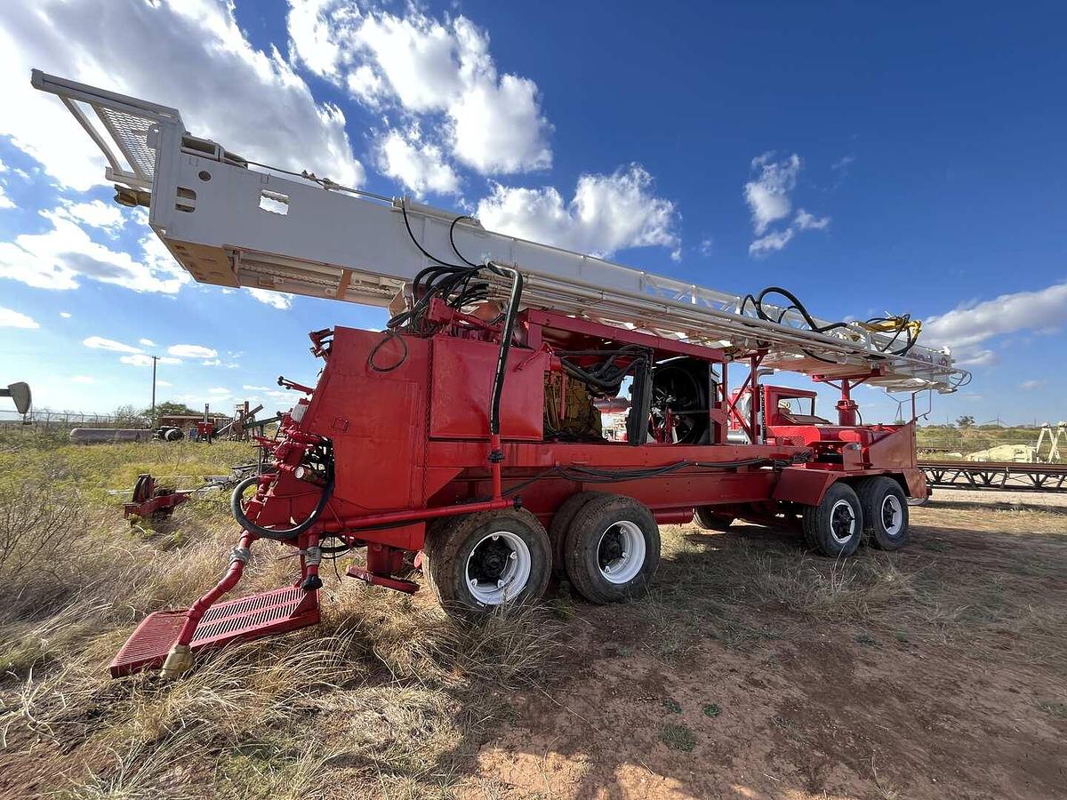 Used 1981 CHICAGO PNEUMATIC CP700 TOP DRIVE WATER WELL DRILLING RIG Package