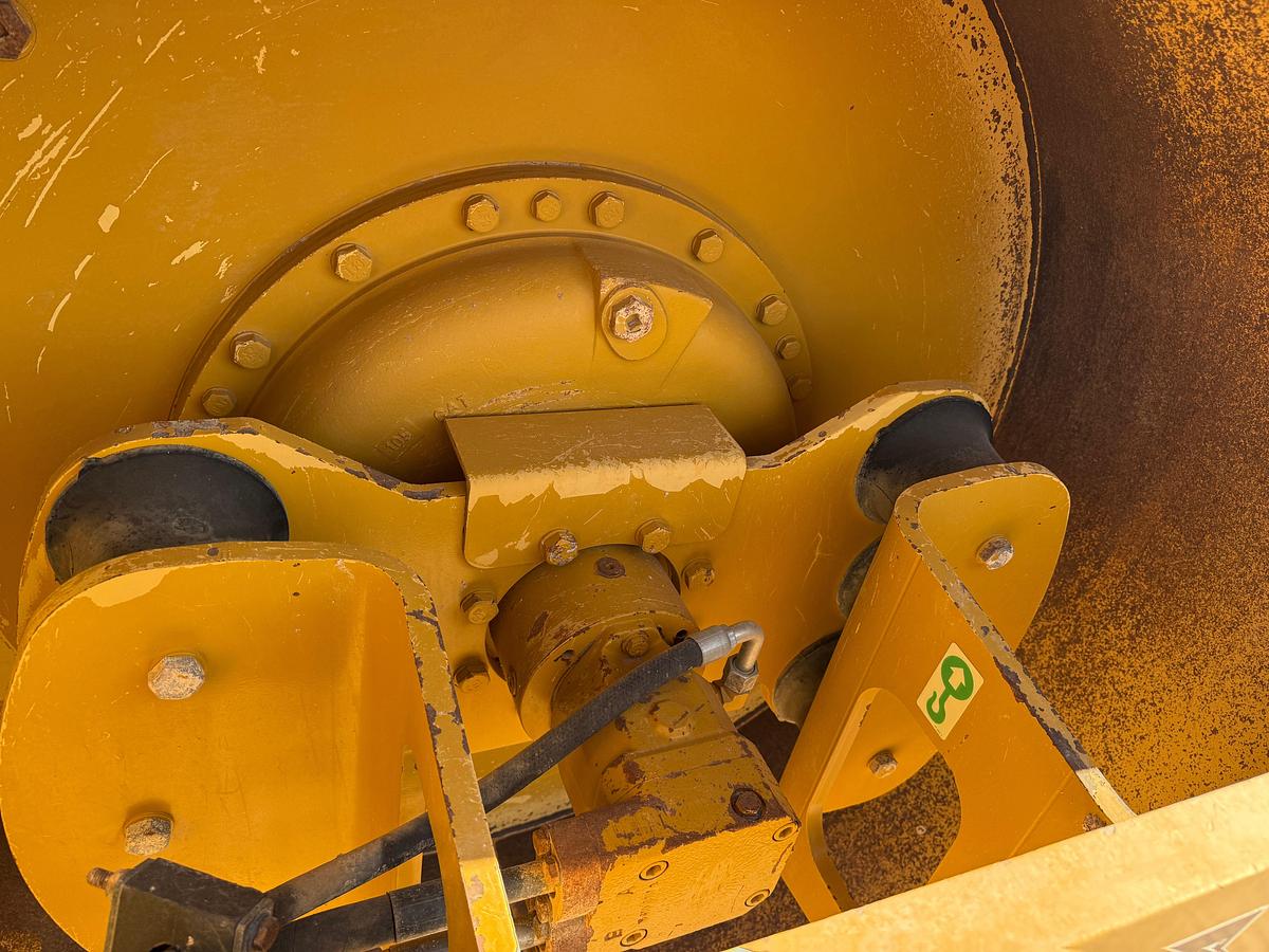 Used 2013 CATERPILLAR CS56B VIBRATORY SMOOTH DRUM COMPACTOR