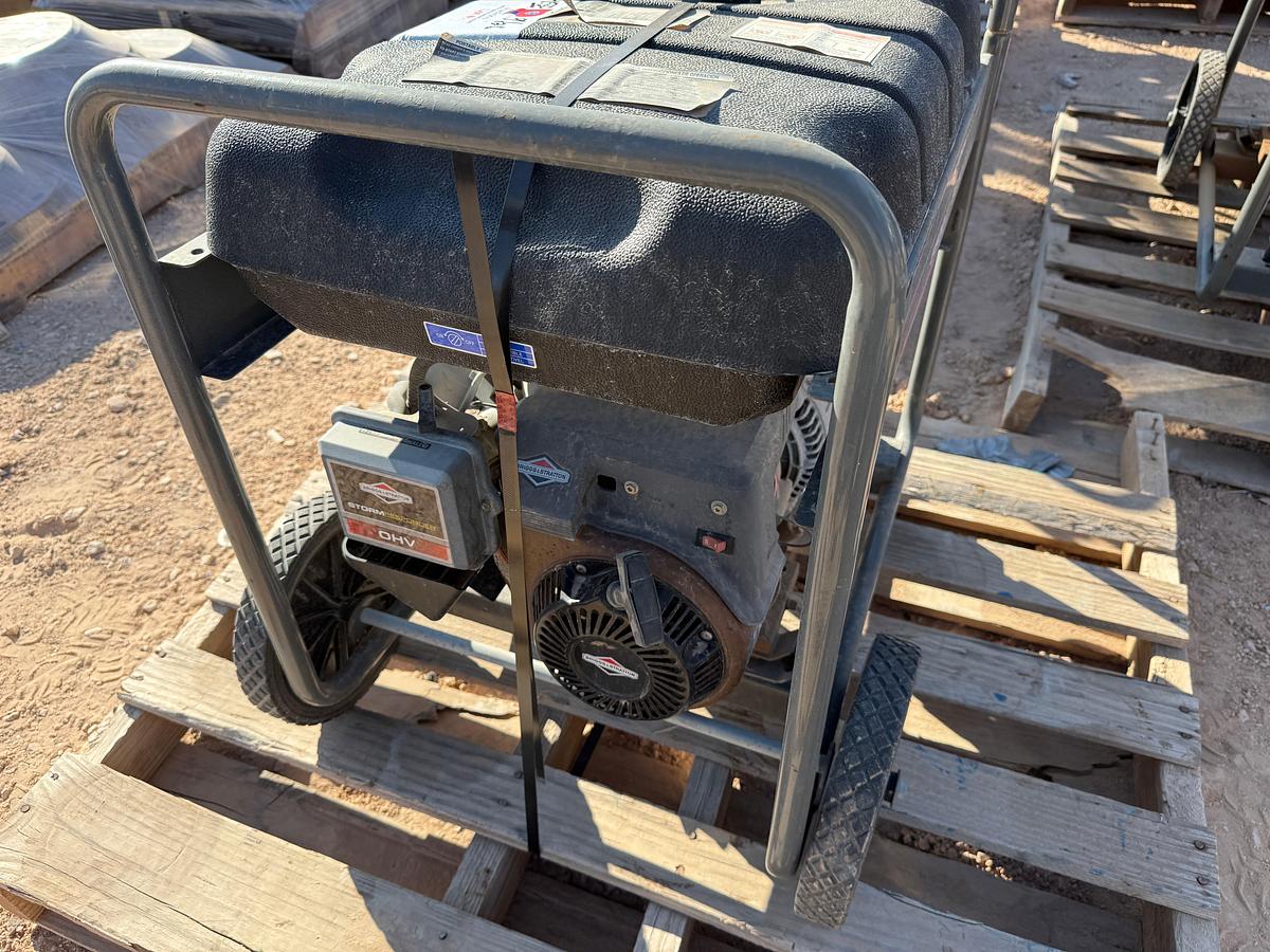 Used STORM RESPONDER MODEL 030430 / 5500 AC WATTS / 120/240-VOLTS P/B BRIGGS&STRATTON GAS ENGINE PORTABLE GENERATOR