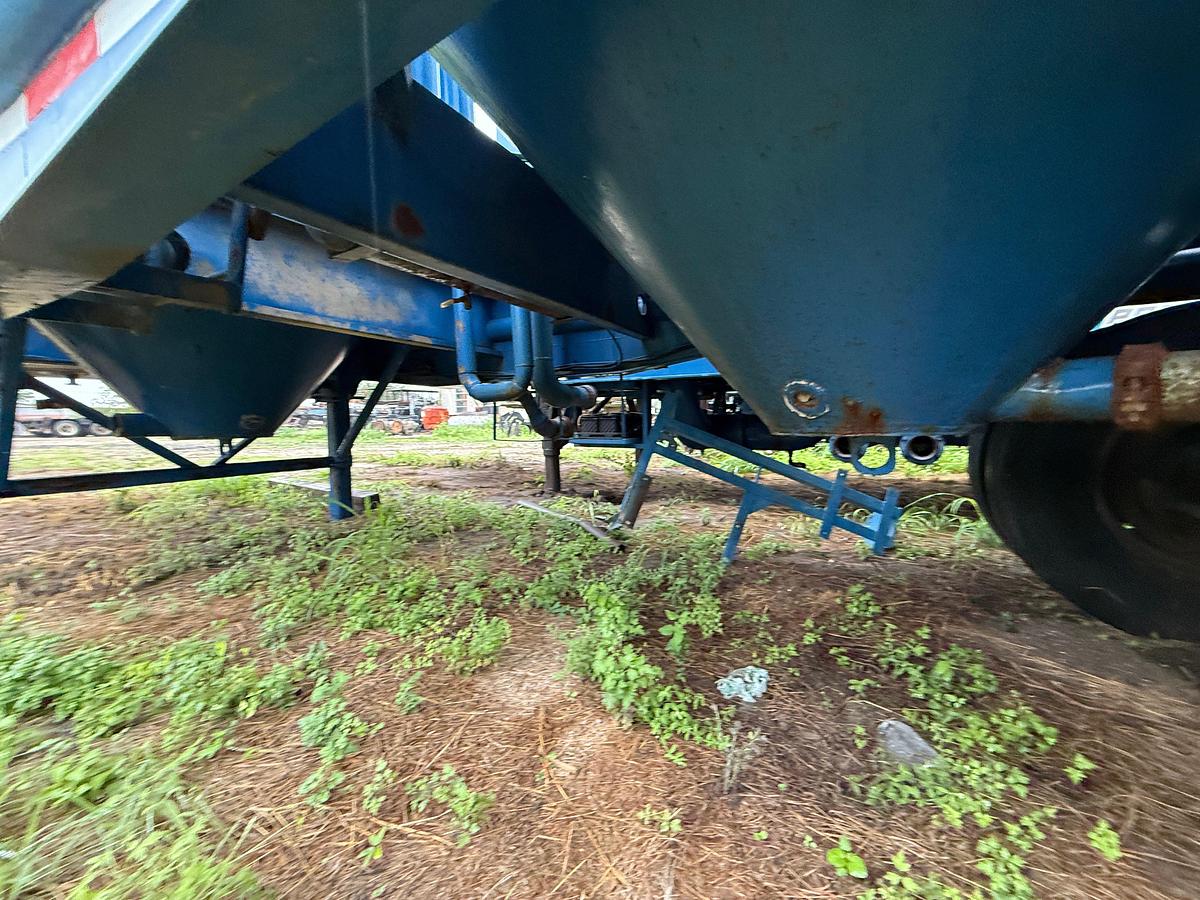 Used DBL POD 660 CF T/A BULK CEMENT TRAILER