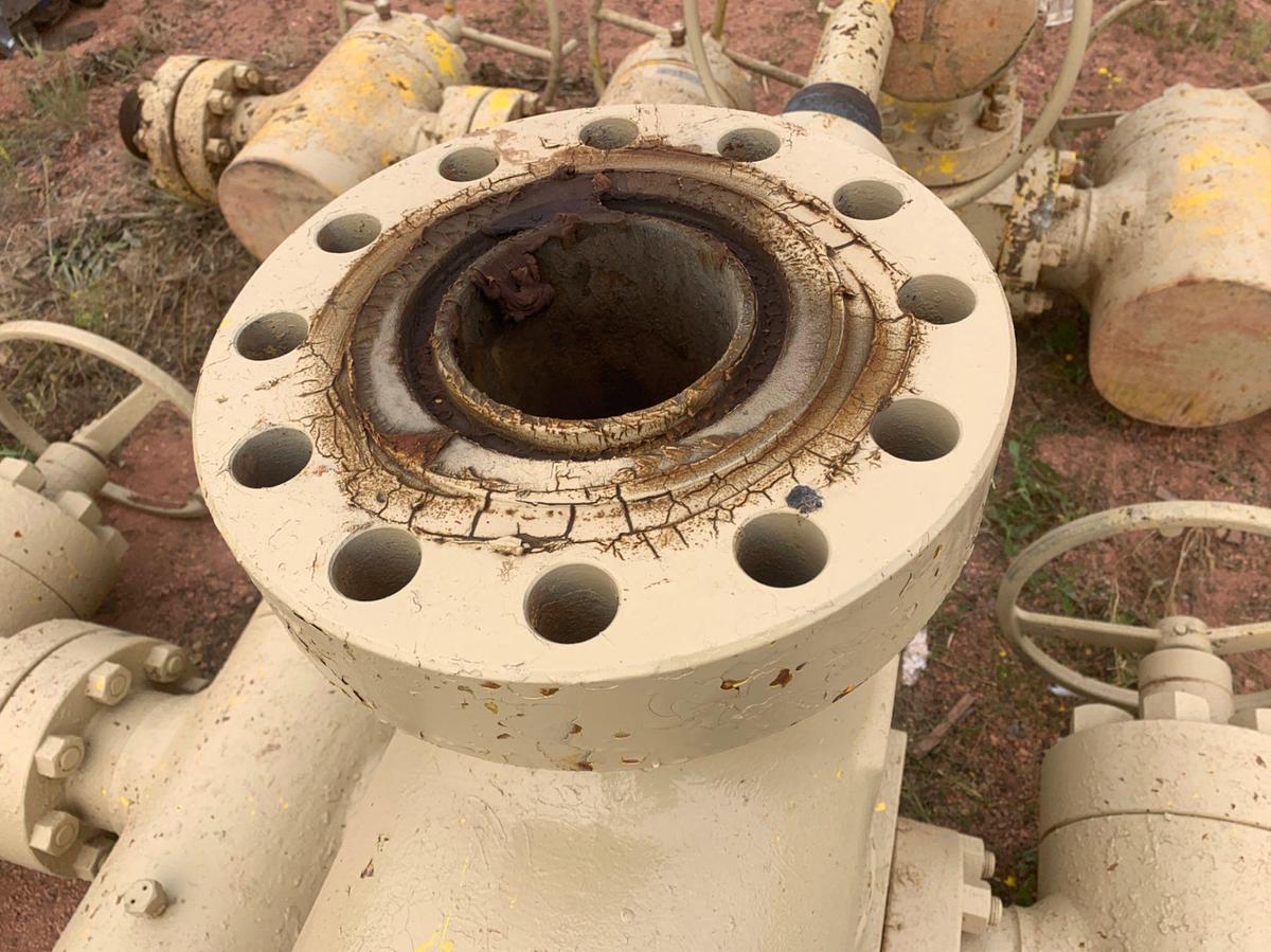 Used (2) 4-1/16 10k Fluid Crosses w/ (10) 4-1/16 5k Gate Valves