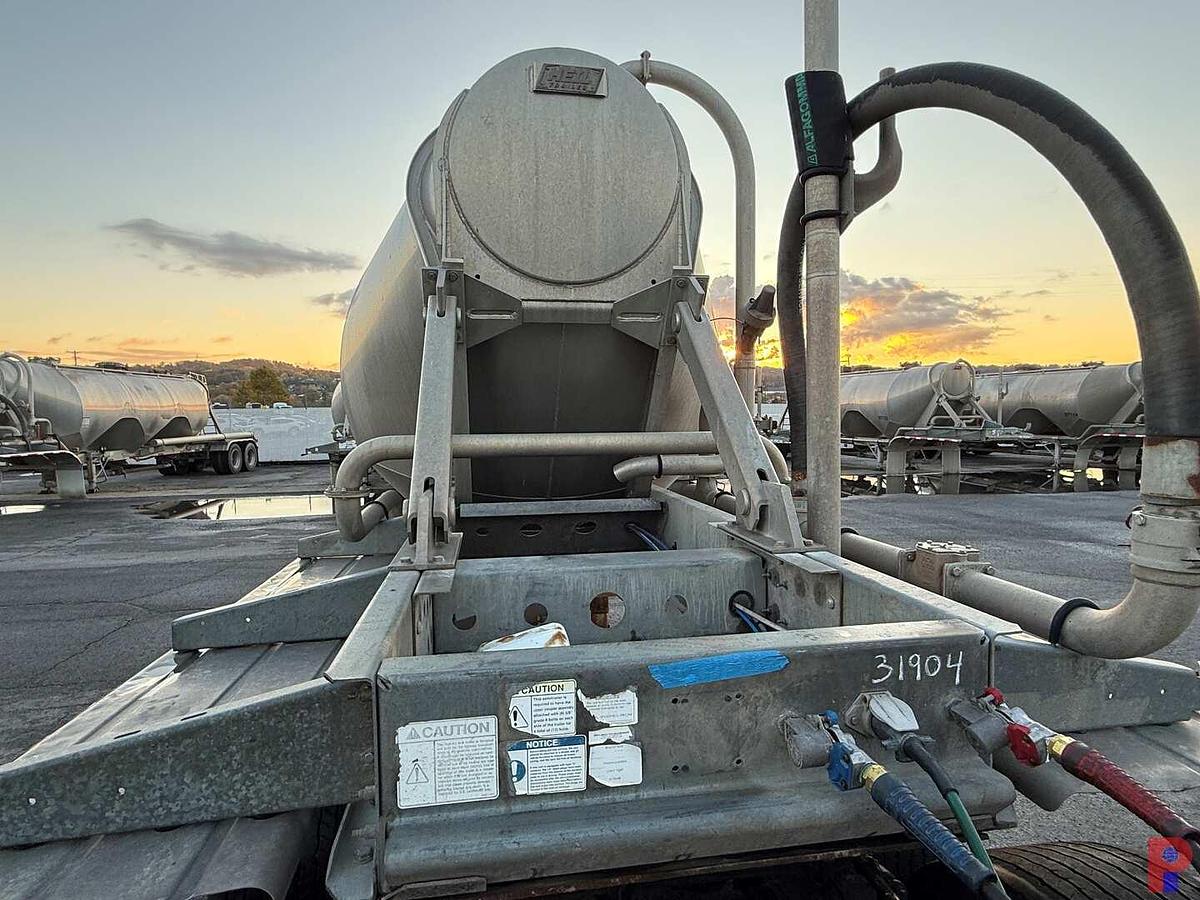 Used 2017 HEIL 1040 CU. FT T/A DRY BULK PNEUMATIC TRAILER