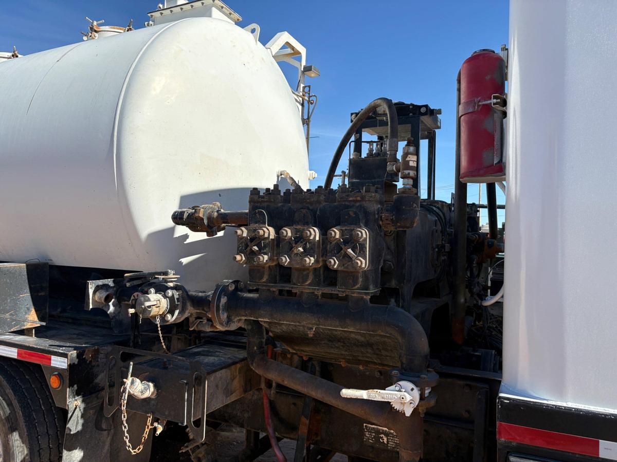 Used 2015 KENWORTH T800 T/A DAYCAB HOT OIL TRUCK