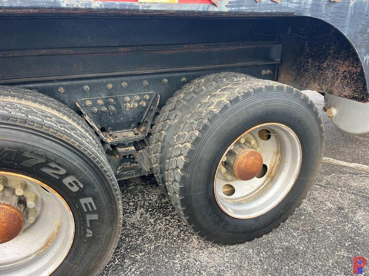 Used 2006 FREIGHTLINER FLD120 SD T/A 60K HYD WINCH BED TRUCK