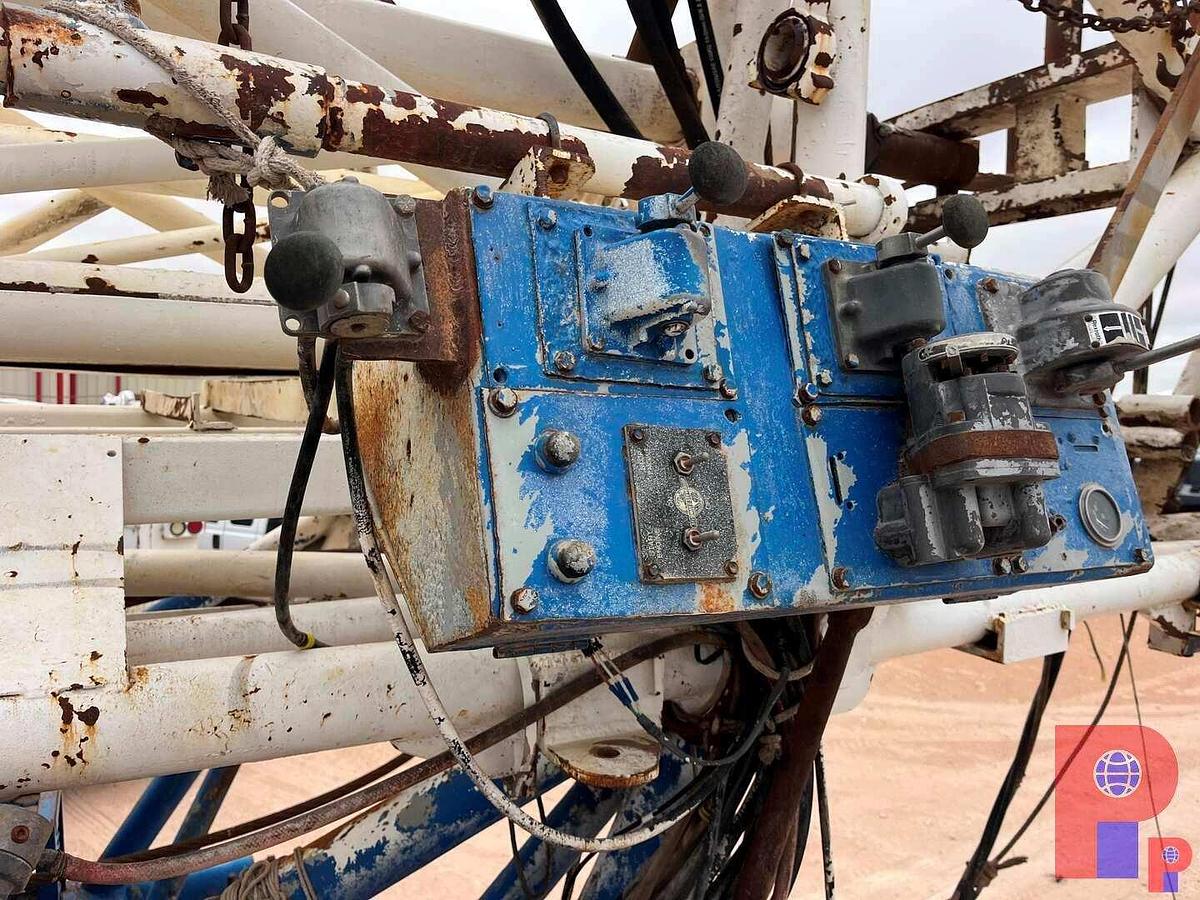 Used FRANKS 1287/160 BACK IN WELL SERVICE RIG MTD ON 5-AXLE CARRIER