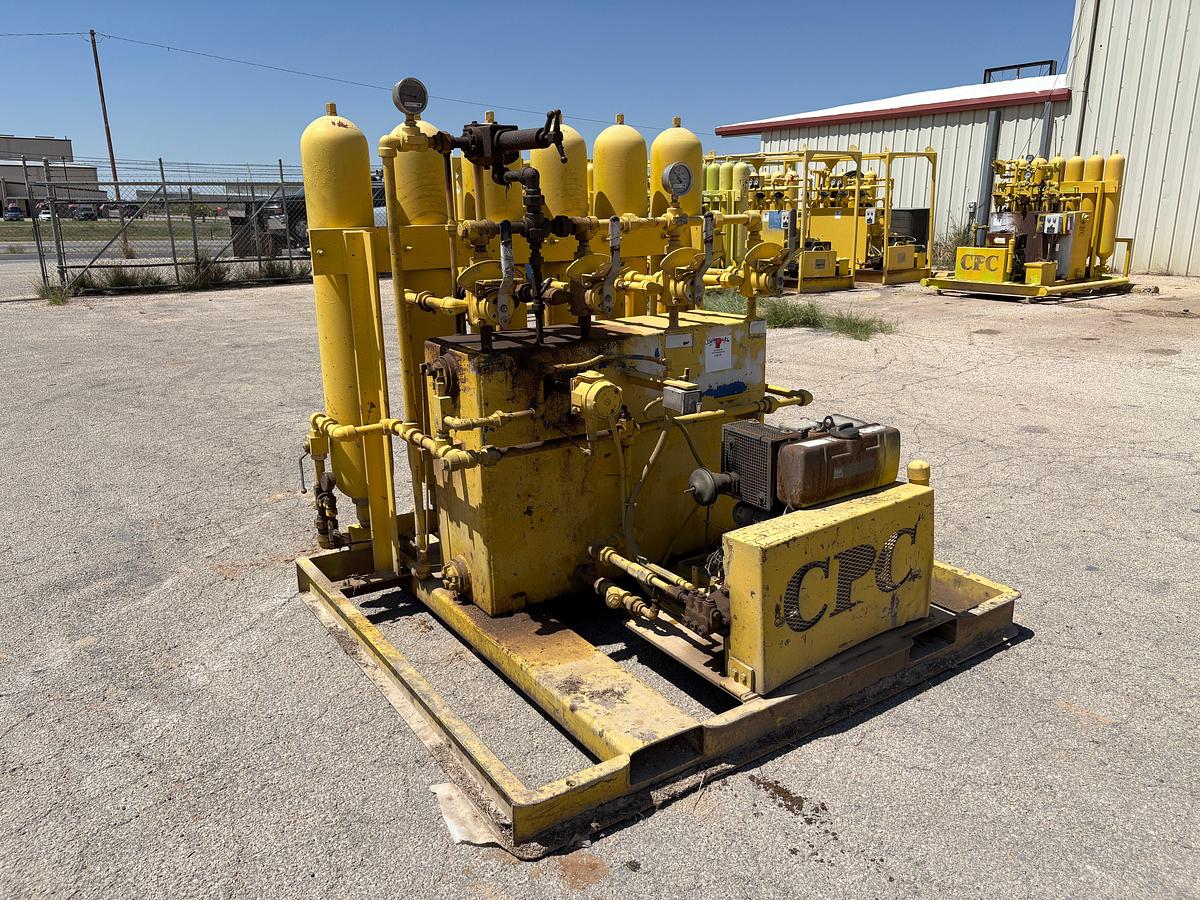 Used 4-station closing unit, skidded, starts up, but dies