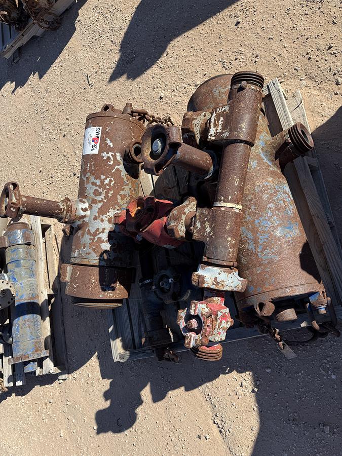 Used (2) MULTI-SIZE SINGLE PLUG CEMENT HEADS