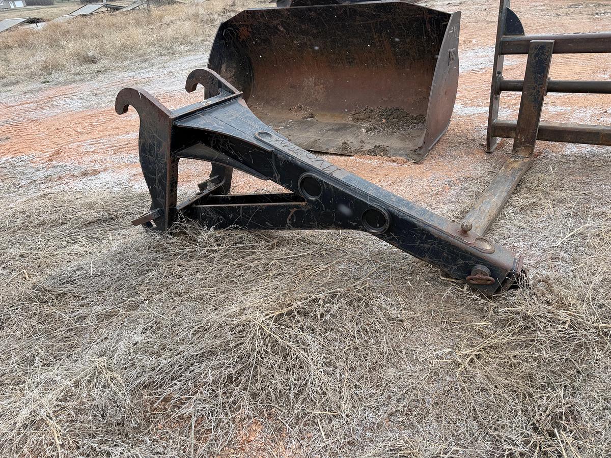Used CAT WHEEL LOADER QUICK ATTACH FORKS, BUCKET, & BOOM LIFT ARM