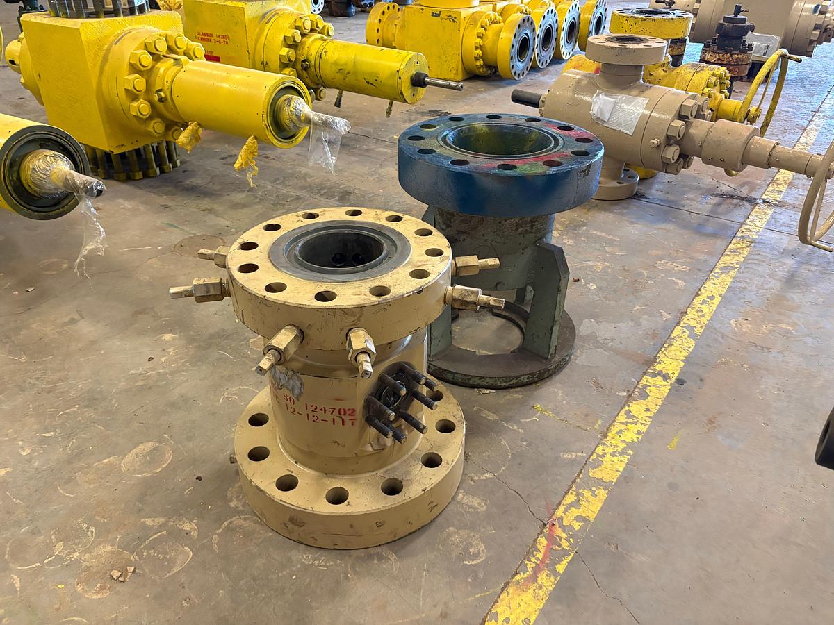 Used (1) Braden tubing head & (1) casing head w/ baseplate