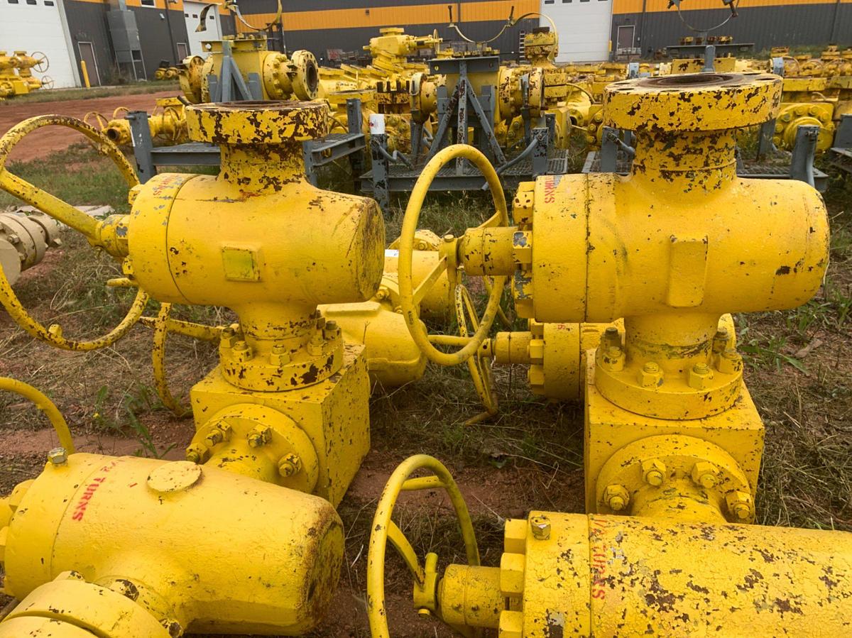 Used (4) 4-1/16 5k Fluid Crosses w/(20) 3-1/16 5k Manual Gate Valves