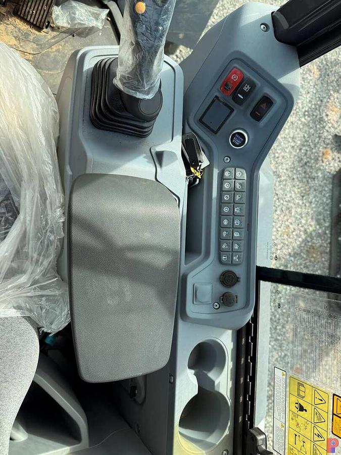 Used (NEW) 2024 DEVELON DL250-7 WHEEL LOADER **3 YEAR 5000 HOUR FULL WARRANTY**